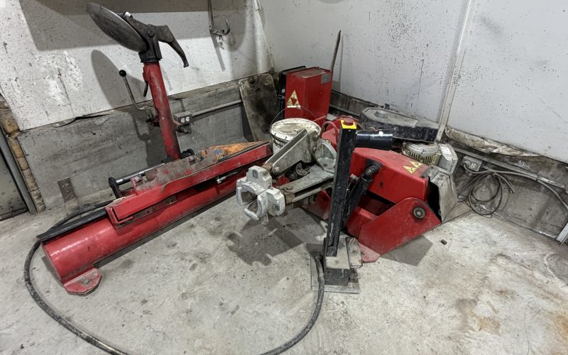 Lot 15- Poseur de pneu Technolift TC 1888