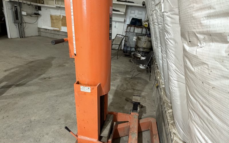 Lot 16- Cric hydraulique capacité 10 tonnes