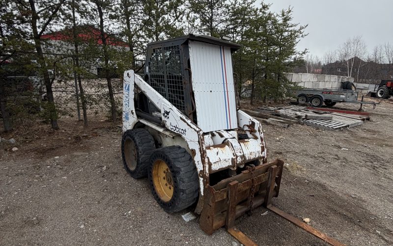 Lot 17- Chargeur sur roue de marque Bobcat 751 avec fourchette