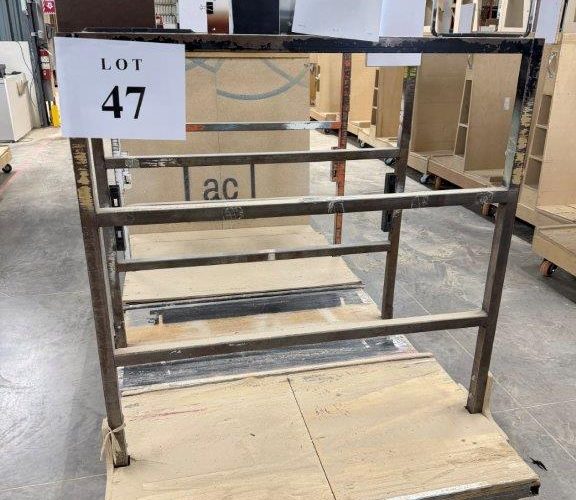Lot 47- Chariot de métal de fabrication artisanal 24x48x56 ( 7fois )