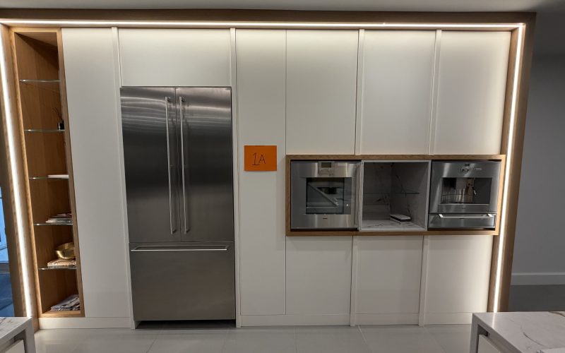 Lot 1- Ensemble de cuisine comprenant électroménager