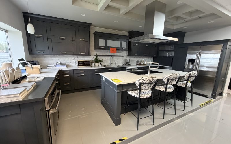 Lot 4- Ensemble de cuisine avec avec électroménager