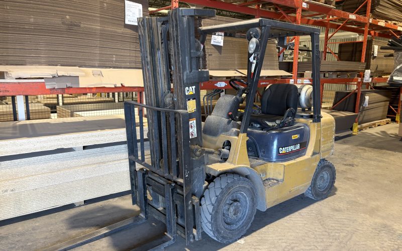 Lot 2- Chariot élévateur Caterpillar , 13588 hrs