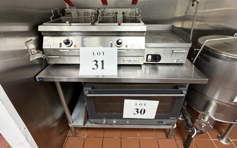 Lot 31- Plaque a cuisson Omcan avec friteuse 3 paniers Garland