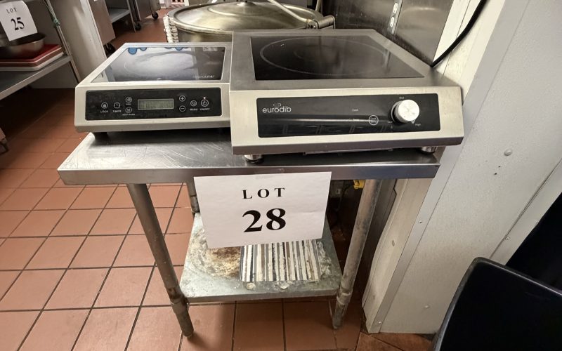 Lot 28- plaque a induction Duxtop et Eurodib avec petite table en acier inoxydable