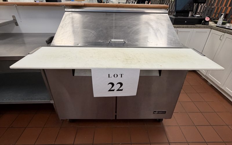 Lot 22- Table froide avec réfrigérateur 2 portes