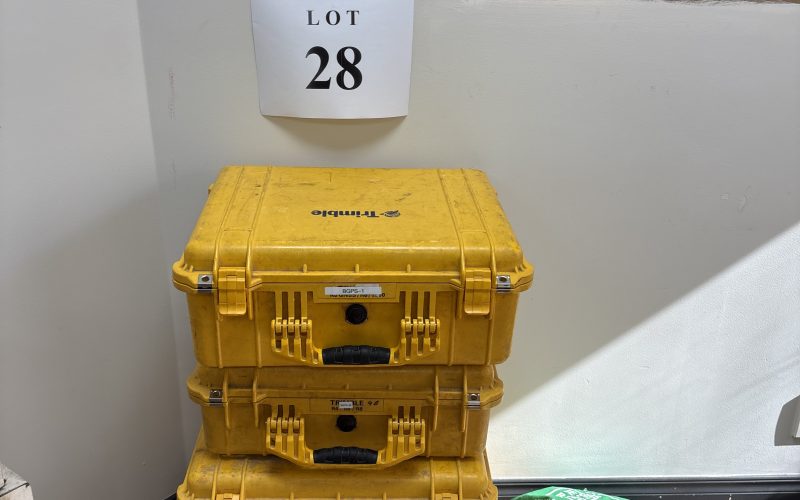 Lot 28- (4) cases de transport a trimble