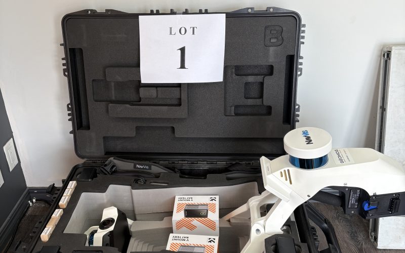 Lot 1- NAVVIS VLX2 avec accessoires , chargeur et batterie .
