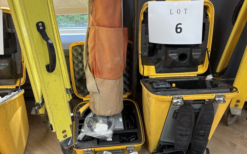 Lot 6- Trimble S7, clavier TSC7 , prisme MT100 , chargeur , batterie, jalon , trépied , sac