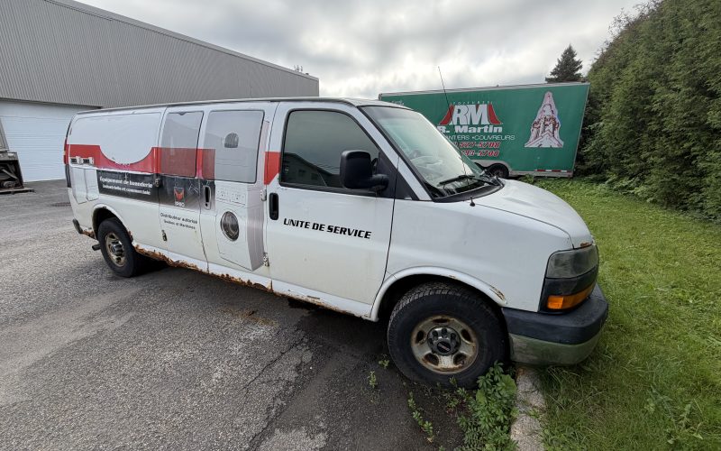 LOT 4- Fourgonnette 2009 marque GMC, modèle Savana, # de série 1GTGG29C691166436( Non fonctionnel )